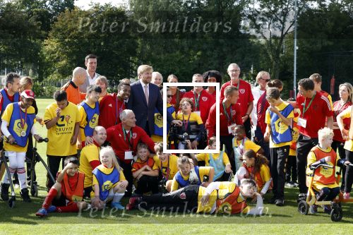 Amsterdam 21 september 2022
Koning Willem Alexander bezoekt sportdag van de Johan Cruyff foundation op de toekomst en in de Johan Cruyff Arena . Danny Cruyff Jordi Cruyff en zijn dochter Susila .