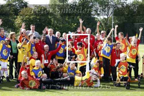 Amsterdam 21 september 2022
Koning Willem Alexander bezoekt sportdag van de Johan Cruyff foundation op de toekomst en in de Johan Cruyff Arena . Danny Cruyff Jordi Cruyff en zijn dochter Susila .
