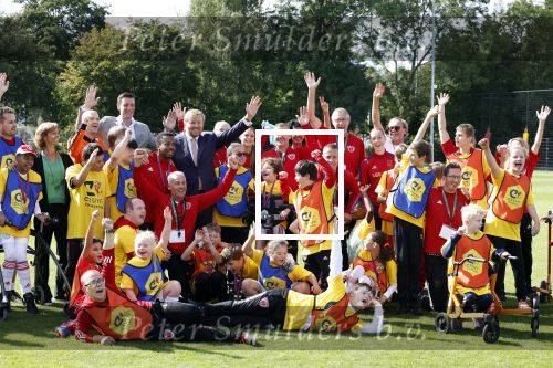 Amsterdam 21 september 2022
Koning Willem Alexander bezoekt sportdag van de Johan Cruyff foundation op de toekomst en in de Johan Cruyff Arena . Danny Cruyff Jordi Cruyff en zijn dochter Susila .