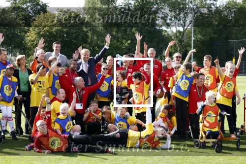 Amsterdam 21 september 2022
Koning Willem Alexander bezoekt sportdag van de Johan Cruyff foundation op de toekomst en in de Johan Cruyff Arena . Danny Cruyff Jordi Cruyff en zijn dochter Susila .
