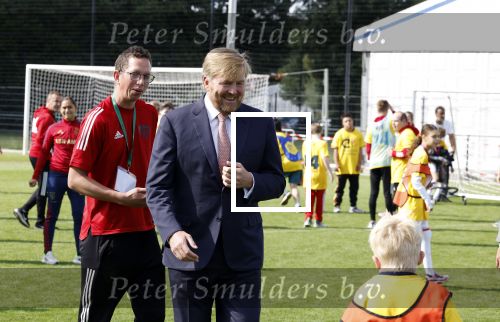 Amsterdam 21 september 2022
Koning Willem Alexander bezoekt sportdag van de Johan Cruyff foundation op de toekomst en in de Johan Cruyff Arena . Danny Cruyff Jordi Cruyff en zijn dochter Susila .