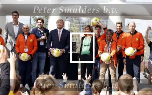 Amsterdam 21 september 2022
Koning Willem Alexander bezoekt sportdag van de Johan Cruyff foundation op de toekomst en in de Johan Cruyff Arena . Danny Cruyff Jordi Cruyff en zijn dochter Susila .