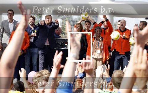 Amsterdam 21 september 2022
Koning Willem Alexander bezoekt sportdag van de Johan Cruyff foundation op de toekomst en in de Johan Cruyff Arena . Danny Cruyff Jordi Cruyff en zijn dochter Susila .