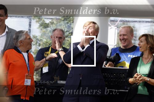 Amsterdam 21 september 2022
Koning Willem Alexander bezoekt sportdag van de Johan Cruyff foundation op de toekomst en in de Johan Cruyff Arena . Danny Cruyff Jordi Cruyff en zijn dochter Susila .