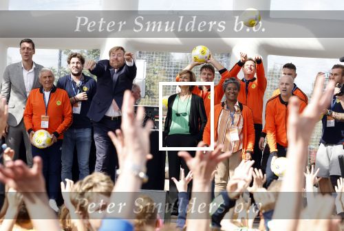 Amsterdam 21 september 2022
Koning Willem Alexander bezoekt sportdag van de Johan Cruyff foundation op de toekomst en in de Johan Cruyff Arena . Danny Cruyff Jordi Cruyff en zijn dochter Susila .
