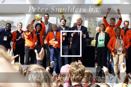 Amsterdam 21 september 2022
Koning Willem Alexander bezoekt sportdag van de Johan Cruyff foundation op de toekomst en in de Johan Cruyff Arena . Danny Cruyff Jordi Cruyff en zijn dochter Susila .