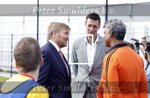 Amsterdam 21 september 2022
Koning Willem Alexander bezoekt sportdag van de Johan Cruyff foundation op de toekomst en in de Johan Cruyff Arena . Danny Cruyff Jordi Cruyff en zijn dochter Susila . Koning Willem Alexander Frank Rijkaard en Marlou van Rhijn