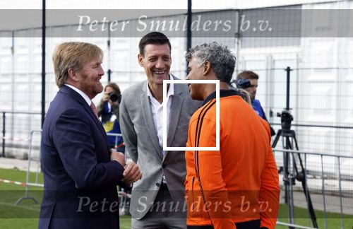 Amsterdam 21 september 2022
Koning Willem Alexander bezoekt sportdag van de Johan Cruyff foundation op de toekomst en in de Johan Cruyff Arena . Danny Cruyff Jordi Cruyff en zijn dochter Susila . Koning Willem Alexander Frank Rijkaard en Marlou van Rhijn