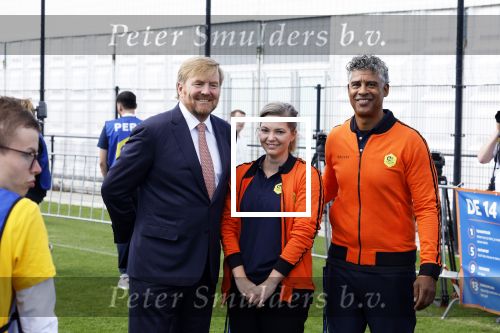 Amsterdam 21 september 2022
Koning Willem Alexander bezoekt sportdag van de Johan Cruyff foundation op de toekomst en in de Johan Cruyff Arena . Danny Cruyff Jordi Cruyff en zijn dochter Susila . Koning Willem Alexander Frank Rijkaard en Marlou van Rhijn