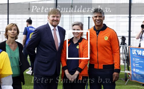 Amsterdam 21 september 2022
Koning Willem Alexander bezoekt sportdag van de Johan Cruyff foundation op de toekomst en in de Johan Cruyff Arena . Danny Cruyff Jordi Cruyff en zijn dochter Susila . Koning Willem Alexander Frank Rijkaard en Marlou van Rhijn