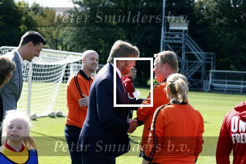 Amsterdam 21 september 2022
Koning Willem Alexander bezoekt sportdag van de Johan Cruyff foundation op de toekomst en in de Johan Cruyff Arena . Danny Cruyff Jordi Cruyff en zijn dochter Susila . Koning Willem Alexander en Ronald Koeman