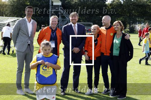 Amsterdam 21 september 2022
Koning Willem Alexander bezoekt sportdag van de Johan Cruyff foundation op de toekomst en in de Johan Cruyff Arena . Danny Cruyff Jordi Cruyff en zijn dochter Susila . Koning Willem Alexander met Ronald Koeman Jordi Cruyff en Sarina Wiegman