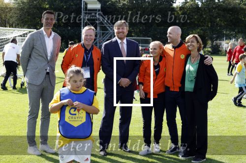 Amsterdam 21 september 2022
Koning Willem Alexander bezoekt sportdag van de Johan Cruyff foundation op de toekomst en in de Johan Cruyff Arena . Danny Cruyff Jordi Cruyff en zijn dochter Susila . Koning Willem Alexander met Ronald Koeman Jordi Cruyff en Sarina Wiegman