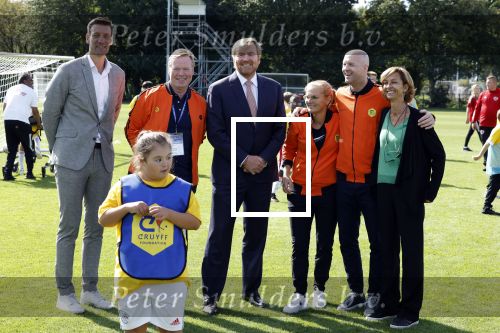 Amsterdam 21 september 2022
Koning Willem Alexander bezoekt sportdag van de Johan Cruyff foundation op de toekomst en in de Johan Cruyff Arena . Danny Cruyff Jordi Cruyff en zijn dochter Susila . Koning Willem Alexander met Ronald Koeman Jordi Cruyff en Sarina Wiegman