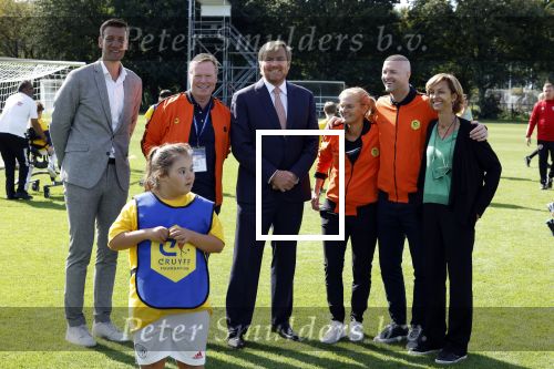 Amsterdam 21 september 2022
Koning Willem Alexander bezoekt sportdag van de Johan Cruyff foundation op de toekomst en in de Johan Cruyff Arena . Danny Cruyff Jordi Cruyff en zijn dochter Susila . Koning Willem Alexander met Ronald Koeman Jordi Cruyff en Sarina Wiegman