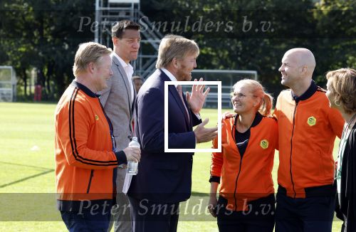 Amsterdam 21 september 2022
Koning Willem Alexander bezoekt sportdag van de Johan Cruyff foundation op de toekomst en in de Johan Cruyff Arena . Danny Cruyff Jordi Cruyff en zijn dochter Susila . Koning Willem Alexander met Ronald Koeman Jordi Cruyff en Sarina Wiegman
