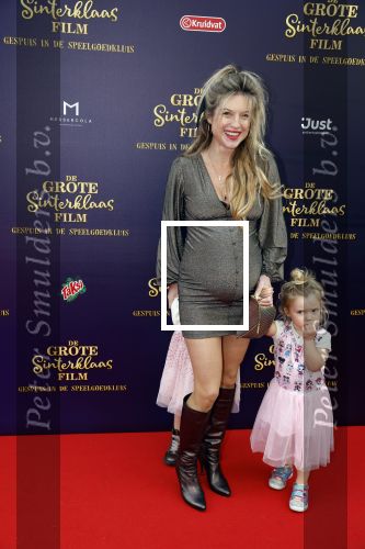 Amsterdam 2 oktober 2022
Premiere de grote sinterklaasfilm gespuis in de speelgoedkluis in Tuschinski. 
Zwangere Lauren Verster met haar kinderen