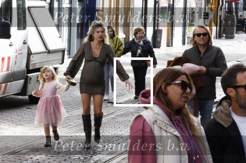 Amsterdam 2 oktober 2022
Premiere de grote sinterklaasfilm gespuis in de speelgoedkluis in Tuschinski. 
Zwangere Lauren Verster met haar kinderen