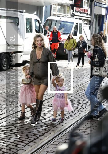 Amsterdam 2 oktober 2022
Premiere de grote sinterklaasfilm gespuis in de speelgoedkluis in Tuschinski. 
Zwangere Lauren Verster met haar kinderen