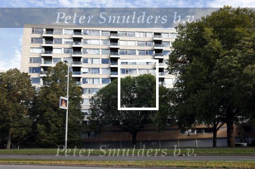 Rotterdam 4 oktober 2022
Lee Towers (Leen Huizer) en zijn vrouw Laura gaan verhuizen naar een prachtig appartement wat over de Maas en Rotterdam uitkijkt.