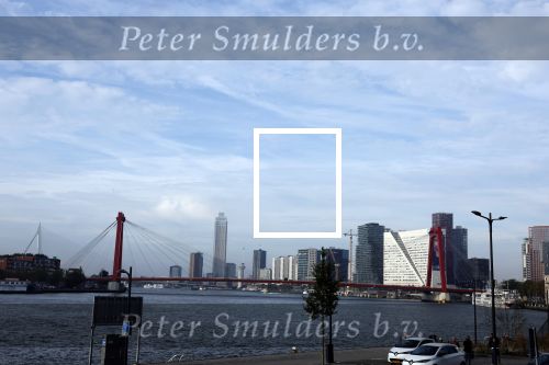 Rotterdam 4 oktober 2022
Lee Towers (Leen Huizer) en zijn vrouw Laura gaan verhuizen naar een prachtig appartement wat over de Maas en Rotterdam uitkijkt.