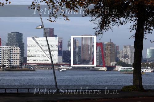 Rotterdam 4 oktober 2022
Lee Towers (Leen Huizer) en zijn vrouw Laura gaan verhuizen naar een prachtig appartement wat over de Maas en Rotterdam uitkijkt.