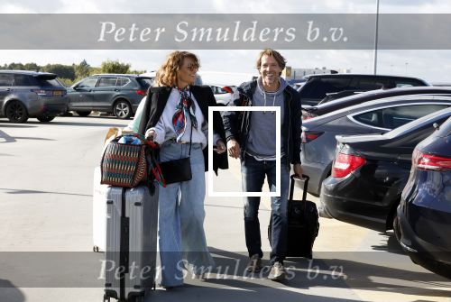 Eindhoven 8 oktober 2022
Leontien Ruiters en haar nieuwe vriend John Huiberts vertrekken samen met zijn dochter vanaf airport Eindhoven voor een vakantie naar ibiza.