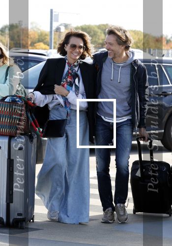 Eindhoven 8 oktober 2022
Leontien Ruiters en haar nieuwe vriend John Huiberts vertrekken samen met zijn dochter vanaf airport Eindhoven voor een vakantie naar ibiza.