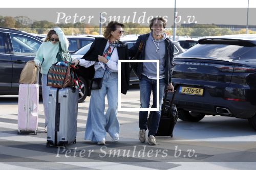 Eindhoven 8 oktober 2022
Leontien Ruiters en haar nieuwe vriend John Huiberts vertrekken samen met zijn dochter vanaf airport Eindhoven voor een vakantie naar ibiza.