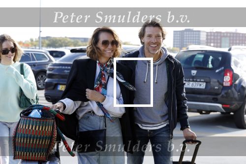 Eindhoven 8 oktober 2022
Leontien Ruiters en haar nieuwe vriend John Huiberts vertrekken samen met zijn dochter vanaf airport Eindhoven voor een vakantie naar ibiza.