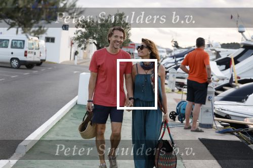 Ibiza, 9 Oktober 2022
Leontine Ruiters en John Huiberts varend op een Wayer
Exclusieve Foto\'s