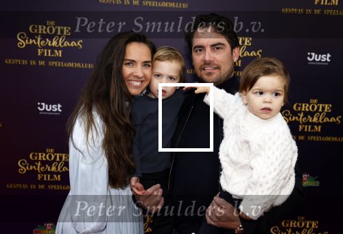 Amsterdam 2 oktober 2022
Premiere de grote sinterklaasfilm gespuis in de speelgoedkluis in Tuschinski. 
Leslie Keijzer  met gezin