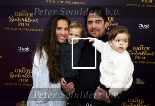 Amsterdam 2 oktober 2022
Premiere de grote sinterklaasfilm gespuis in de speelgoedkluis in Tuschinski. 
Leslie Keijzer  met gezin