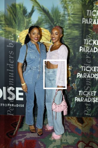 Amsterdam 25 september 2022
Premiere ticket to paradise in Tuschinski.
Lisa Fraenk (rechts) met een vriendin