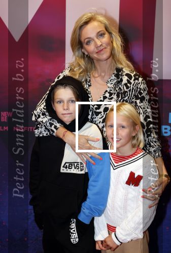 Amsterdam 30 september 2022
Premiere Misfit in Pathe arena.
De cast bestond oa uit Bettina Holwerda, Timor Steffens Senna Ramos Duncan Tromp Stefania Nienke v Dijk Anique Dreamon Kes v d Broek Ricky Naingolan Roosmarijn Wind Felice Poppeliers en Kimberley Agyarko . Loes haverkort met kinderen