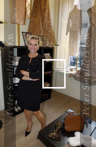 Grave 29 september 2022
Nieuwe winkel van Addy v d Krommenacker in Grave . Het pand is van zijn zus. Mariska v Kolck met een kennis