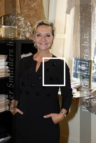 Grave 29 september 2022
Nieuwe winkel van Addy v d Krommenacker in Grave . Het pand is van zijn zus. Mariska v Kolck met een kennis