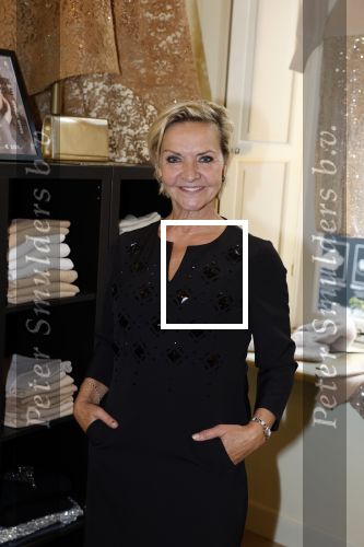 Grave 29 september 2022
Nieuwe winkel van Addy v d Krommenacker in Grave . Het pand is van zijn zus. Mariska v Kolck met een kennis