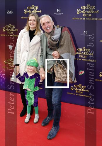 Amsterdam 2 oktober 2022
Premiere de grote sinterklaasfilm gespuis in de speelgoedkluis in Tuschinski. 
Martien Meiland met dochter Montana en kleindochter Clair
