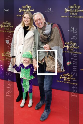 Amsterdam 2 oktober 2022
Premiere de grote sinterklaasfilm gespuis in de speelgoedkluis in Tuschinski. 
Martien Meiland met dochter Montana en kleindochter Clair