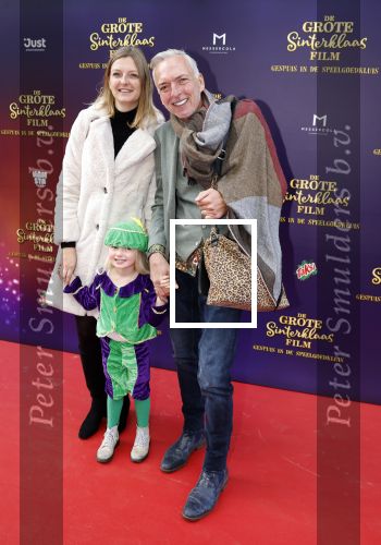 Amsterdam 2 oktober 2022
Premiere de grote sinterklaasfilm gespuis in de speelgoedkluis in Tuschinski. 
Martien Meiland met dochter Montana en kleindochter Clair