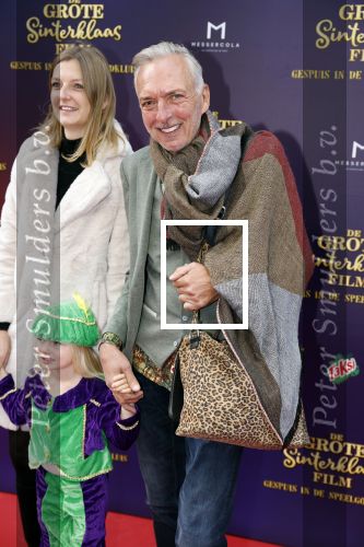 Amsterdam 2 oktober 2022
Premiere de grote sinterklaasfilm gespuis in de speelgoedkluis in Tuschinski. 
Martien Meiland met dochter Montana en kleindochter Clair