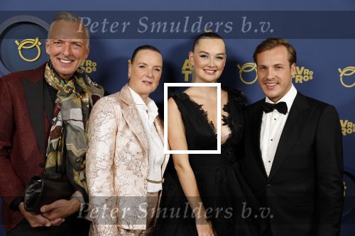 Amsterdam 6 oktober 2022
Uitreiking televizierring 2022 in carre .
Martien Meiland Erica Meiland Maxime Meiland en Lerpy Molkenboer