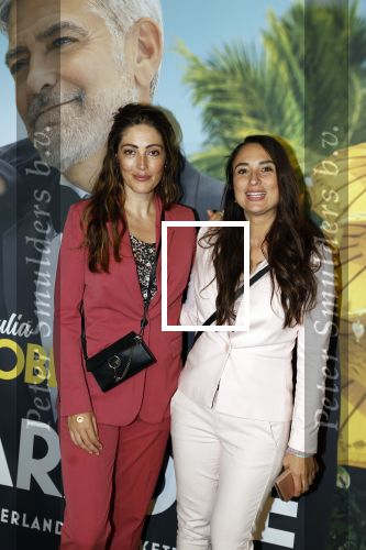 Amsterdam 25 september 2022
Premiere ticket to paradise in Tuschinski.
Nadia Palesa (links) en Mounira Mansour