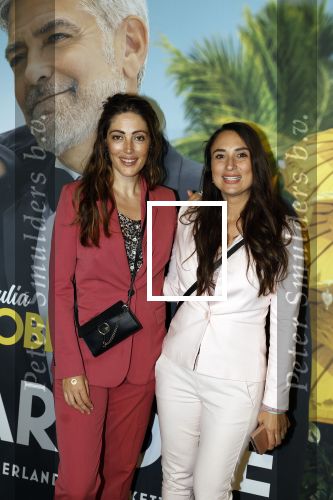 Amsterdam 25 september 2022
Premiere ticket to paradise in Tuschinski.
Nadia Palesa (links) en Mounira Mansour