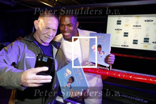 Amsterdam 5 oktober 2022
Boekpresentatie Remy Bonjasky . Aanwezig zijn vrouw Renate Goet en hun dochter Skye.