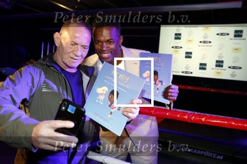 Amsterdam 5 oktober 2022
Boekpresentatie Remy Bonjasky . Aanwezig zijn vrouw Renate Goet en hun dochter Skye.