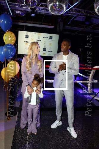 Amsterdam 5 oktober 2022
Boekpresentatie Remy Bonjasky . Aanwezig zijn vrouw Renate Goet en hun dochter Skye.