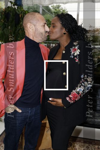 Diemen 27 september 2022
Boekpresentatie Roland Kahn . Roland met zijn zwangere vriendin