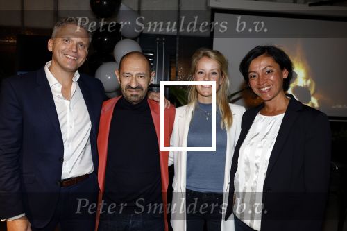 Diemen 27 september 2022
Boekpresentatie Roland Kahn . Roland met de doctoren van het AVLH ziekenhuis